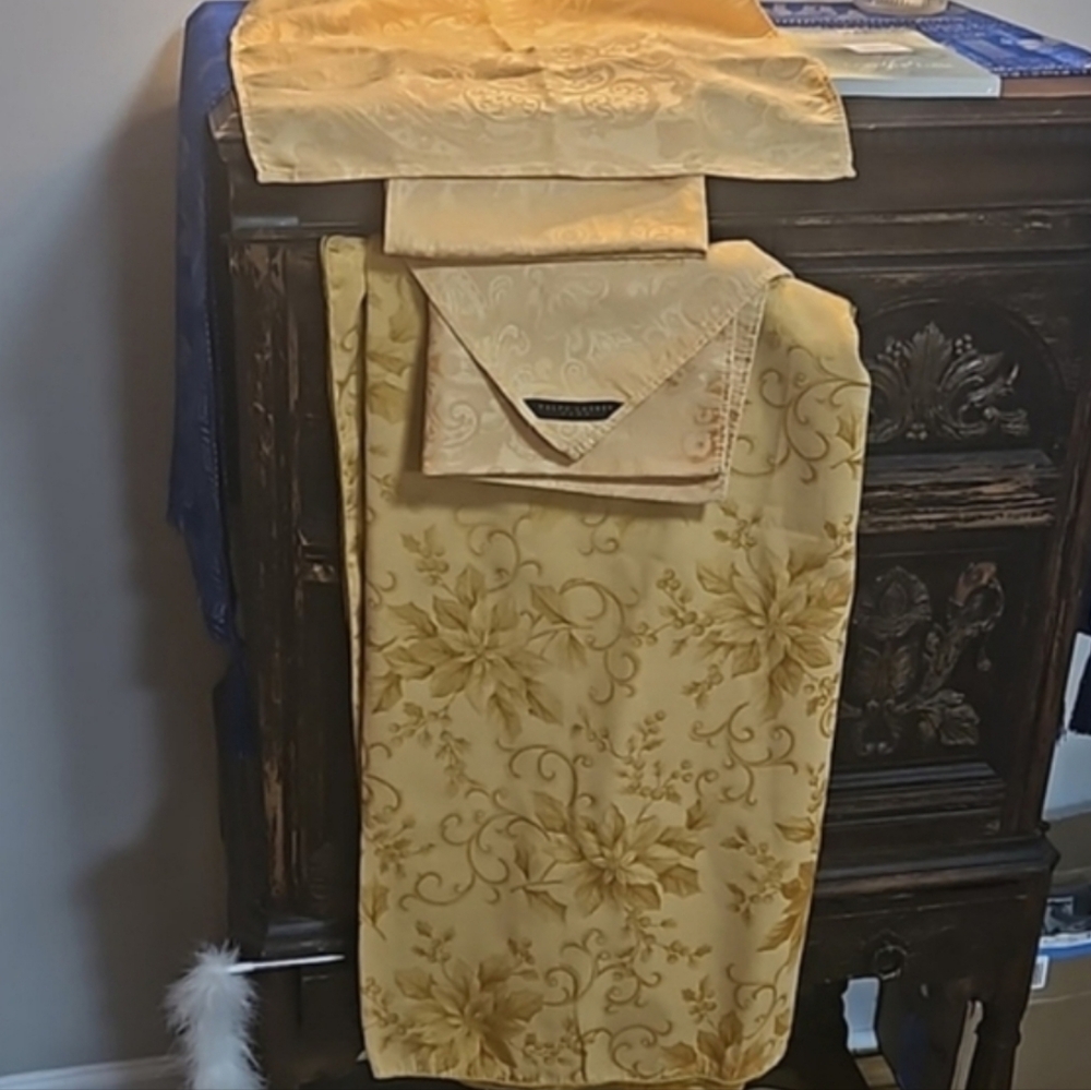 x5 RL Home SET 81"×57" 1970s vtg rolled gold tablecloth set